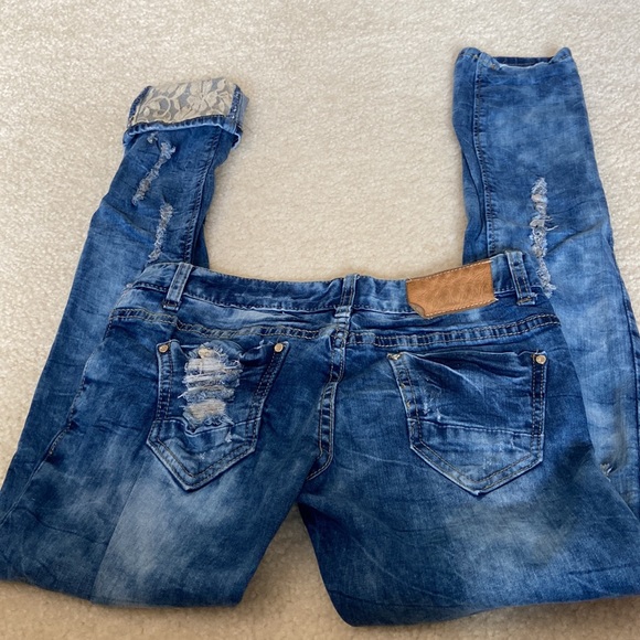 Blue Distressed Jean Low Raise in Size 27 Fold up with Lace Design - Picture 4 of 5